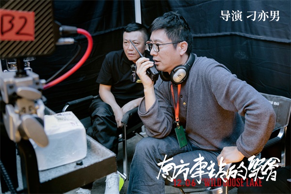 导演刁亦男指导拍摄.jpg