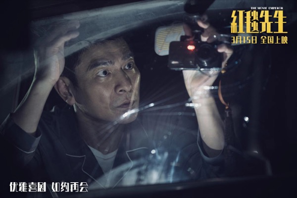 1709521511459021018.jpg 2、刘伟驰检查行车记录仪监控.jpg