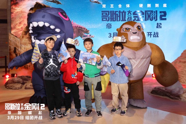 1712114461100062353.jpg 小孩哥与怪兽顶流合照.jpg