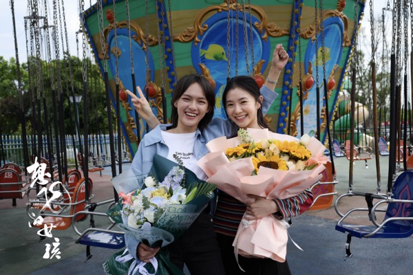 1713149205078036350.jpg 杀青合影.jpg