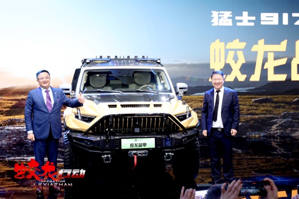 1714119683979048097.jpg 博纳创始人、董事长于冬与东风汽车领导合影.jpg