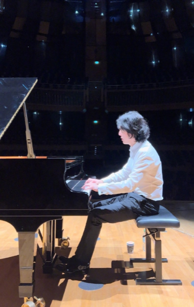 1716784001778086286.png 3表演现场.png