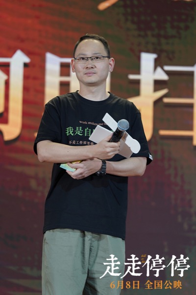1717123836160059122.jpg 1-导演龙飞杭州路演现场图.jpg