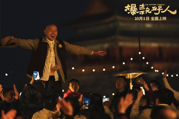 1726544198525030464.jpg 2 张北京走红网络,好人变红人.jpg