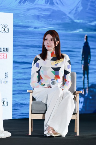 11-周韦彤.jpg